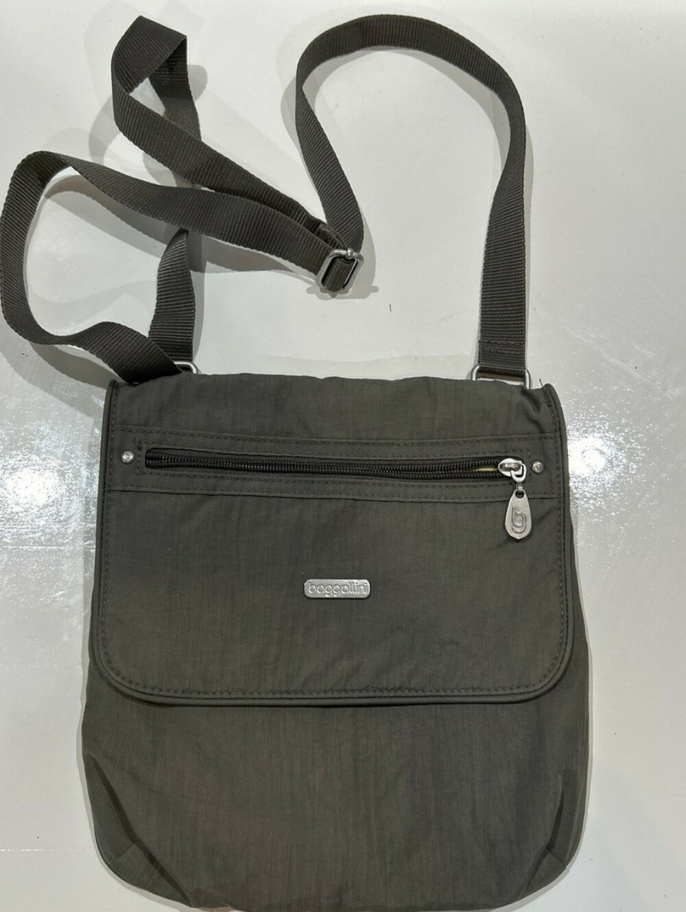 Baggallini Nylon Flap Zip Cross Body Purse Utility Bag Gray Medium